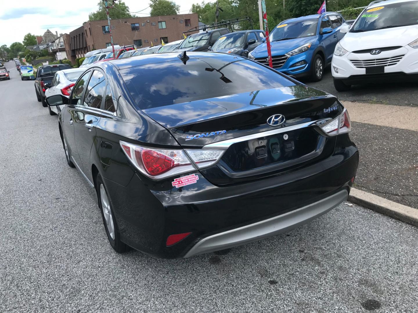 2014 Black /Gray Hyundai Sonata Hybrid Hybrid (KMHEC4A40EA) with an 2.4 V4 engine, Automatic transmission, located at 577 Chester Pike, Prospect Park, PA, 19076, (610) 237-1015, 39.886154, -75.302338 - Photo#5